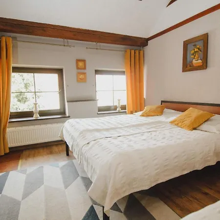 Zelazna Podkowa Фермерский дом *